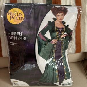 Winnifred Sanderson adult costume . New